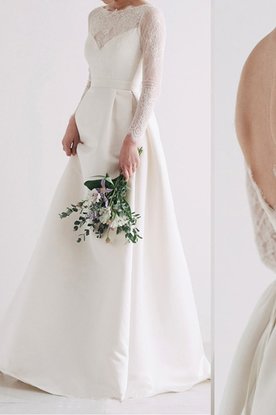 Свадебное платье с кружевной майкой и атласной юбкой
