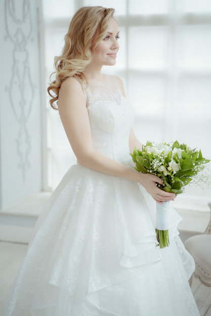 Свадебное платье пышное из кружева шантильи