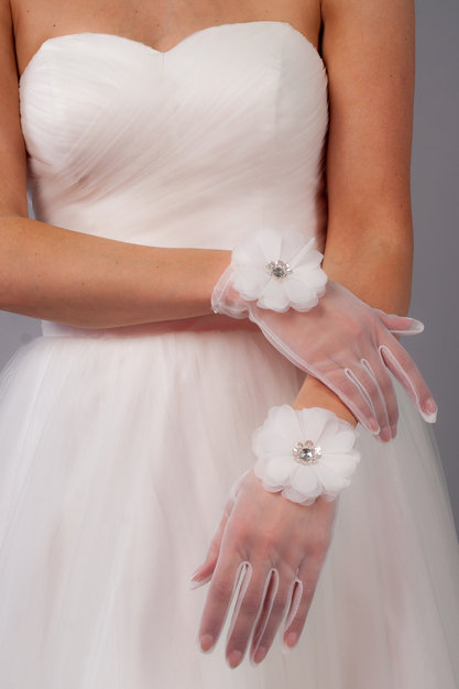 Свадебные перчатки полупрозрачные с цветком