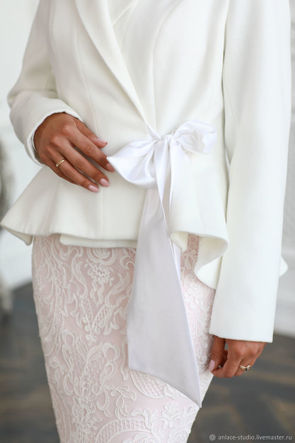 Свадебное пальто с лентой