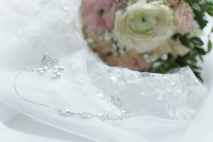 Колье с сережками невесты с кристаллами 