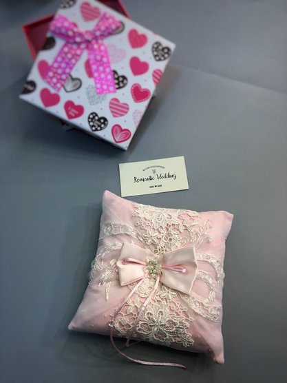 Подушка для колец в розовых оттенках 