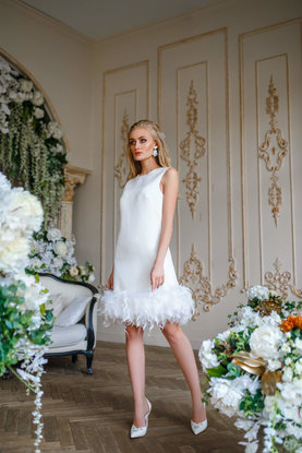 Короткое прямое свадебное платье "Перышко"