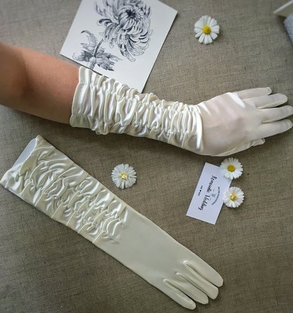 Свадебные перчатки со сборочкой