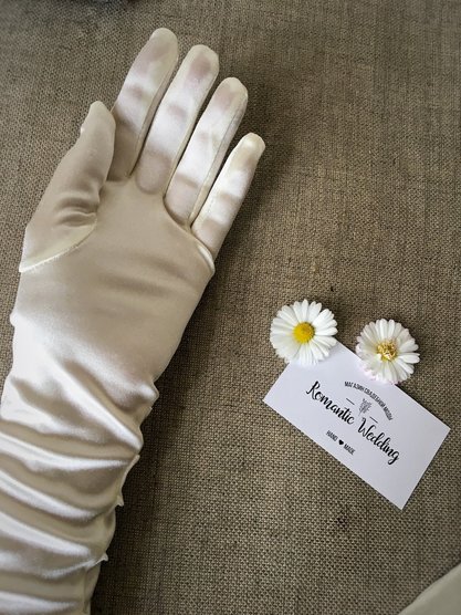 Свадебные перчатки со сборочкой