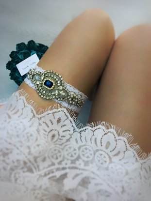 Свадебная подвязка с крупным декором